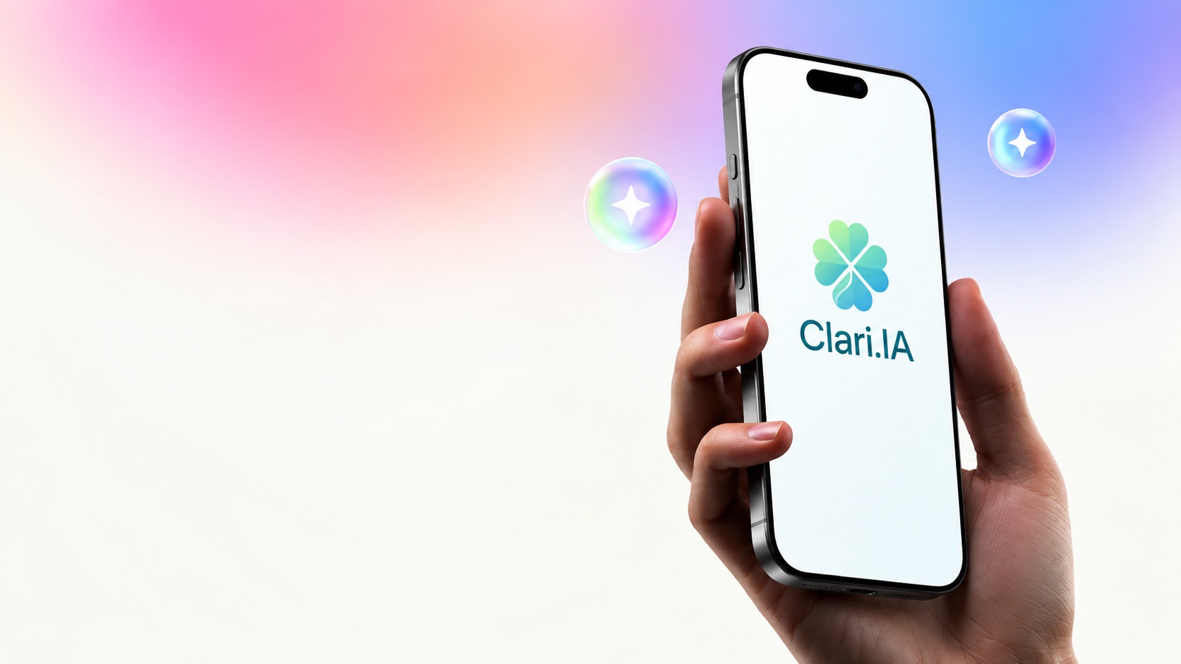 Mão segurando um celular com o app da Clari aberto